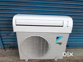 New AC five star inverter Daikin 1.5 ton 30000 Mein fitting ke sath