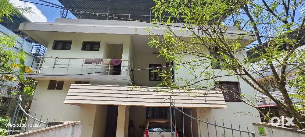 5.50 cent commercial plot girinagar near kadavanthra