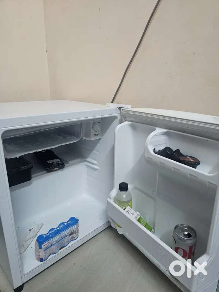 Single door mini refrigerator [Price negotiatable]