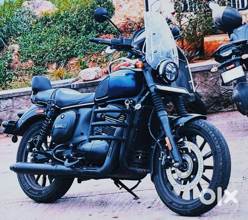 Yezdi Roadster Steel Blue