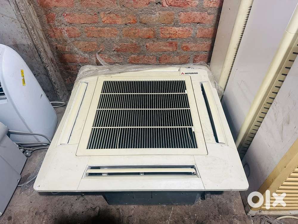 Indian traders selling Mitsubishi cassette acs