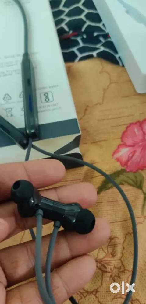 Neckband earphone