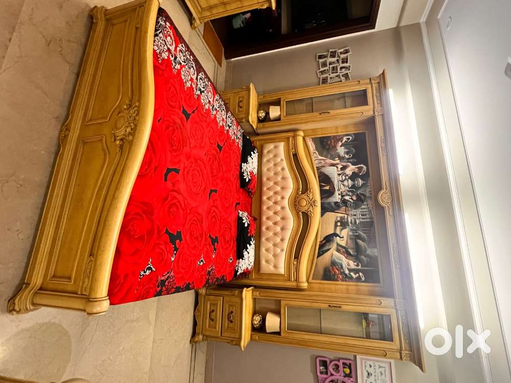 Premium Imported Victorian bed , dressing table and drawers set