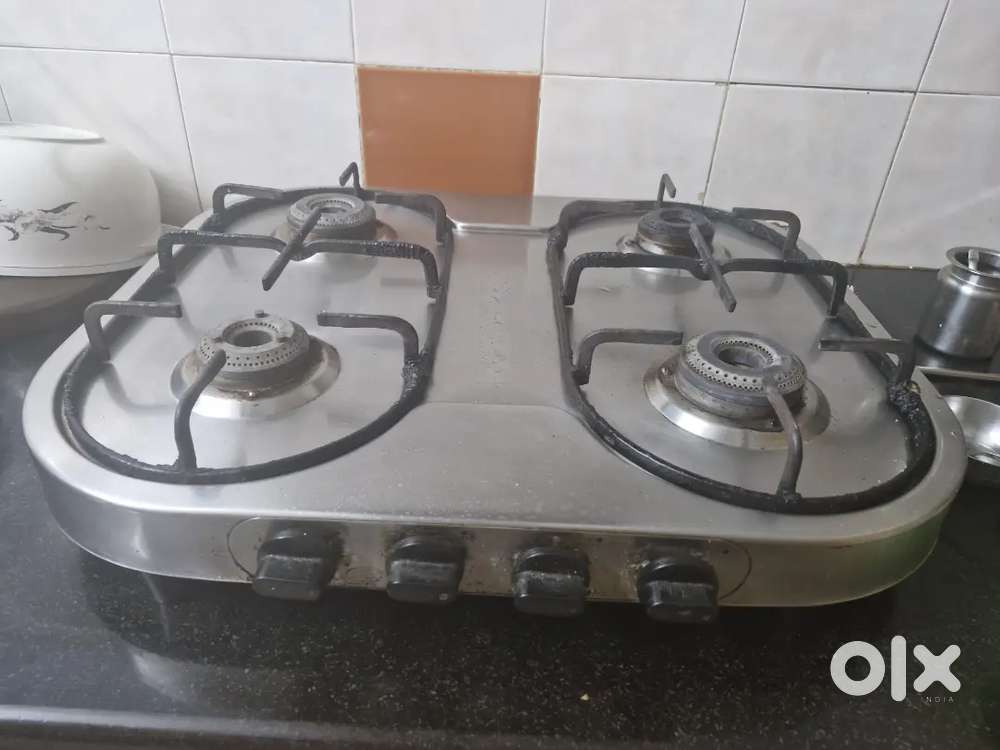 Gas stove with 4 burners