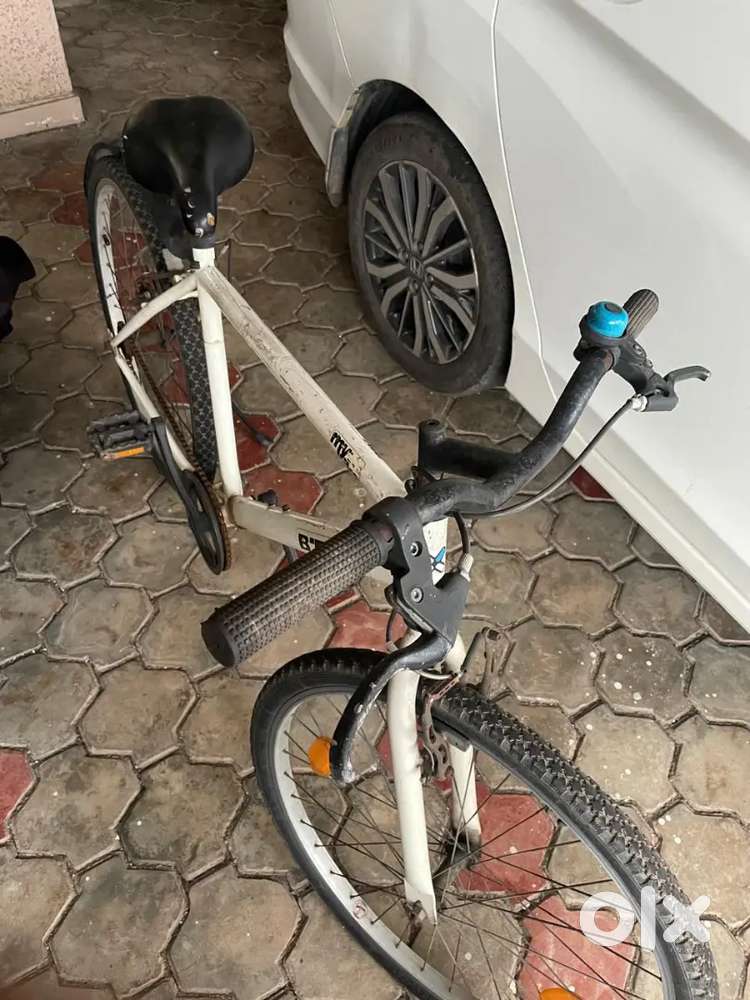 Boys cycle in white with good condition