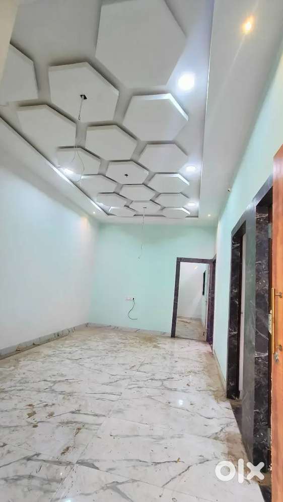 3 बड़े-बड़े बेडरूम वाला घर कार पार्किंग के साथ 47 लाख 99 हजार