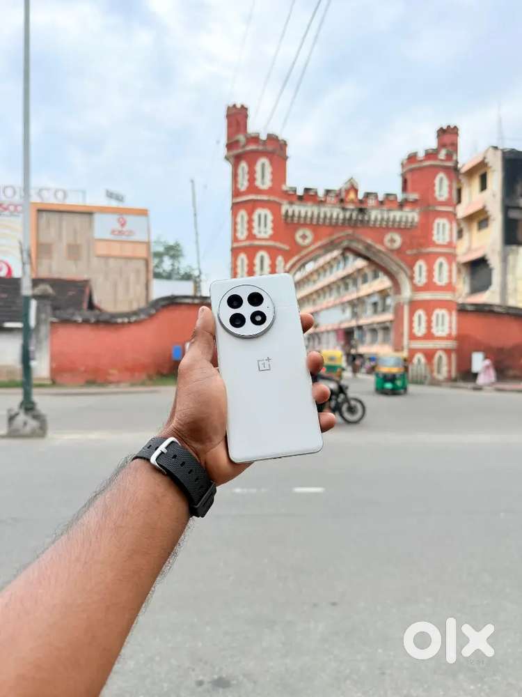 ONE PLUS 13 12 GB 256 GB WHITE COLOUR JUST OPEN