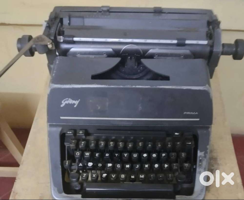 Typewriting mechine for sale