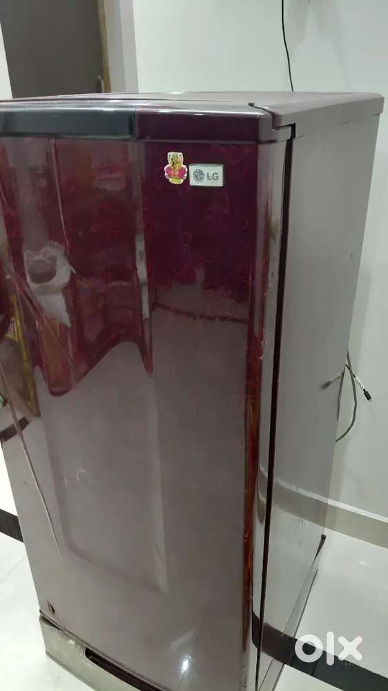 Lg single door refrigerator 5 star in good condition.