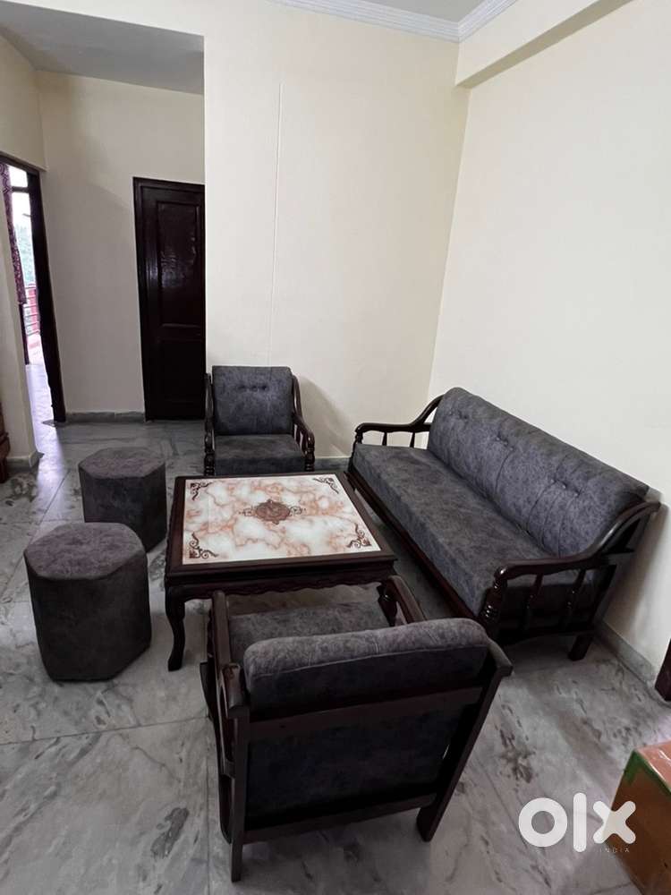 18 months old well kept seven seater sofa for sale