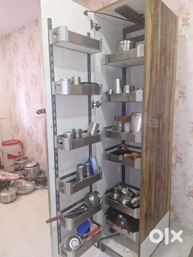 KITCHEN MODULAR CABINET AND UTENSILS