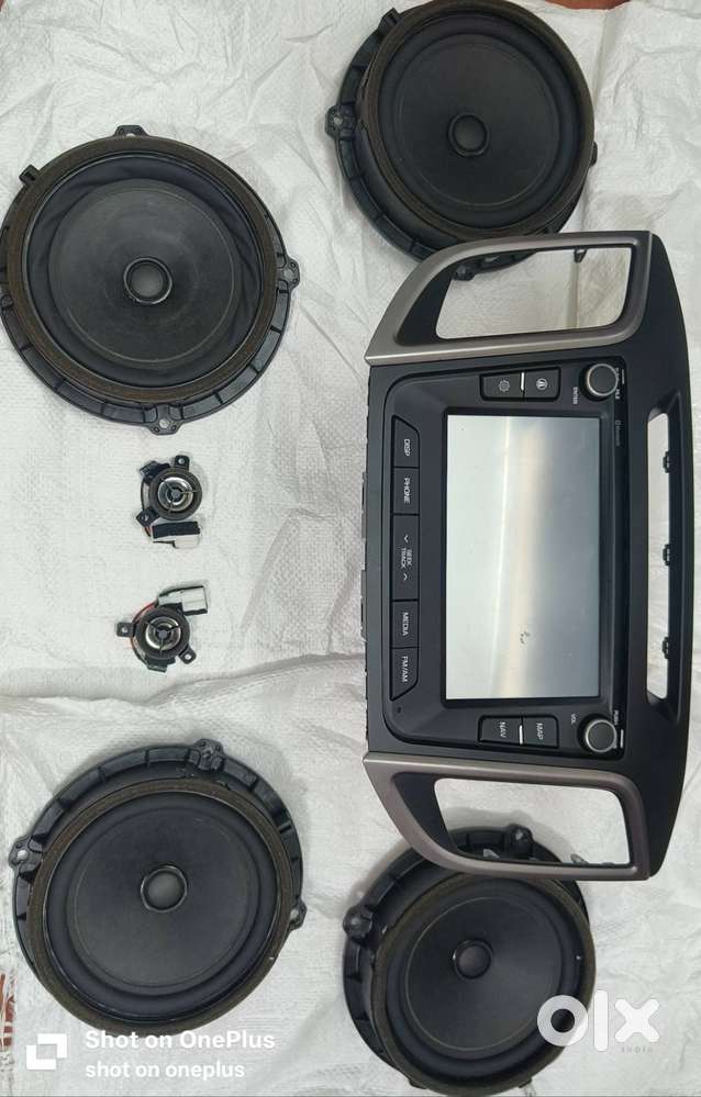 1st Gen Hyundai Creta - OEM Audio setup (Head Unit, Bracket, Speakers)