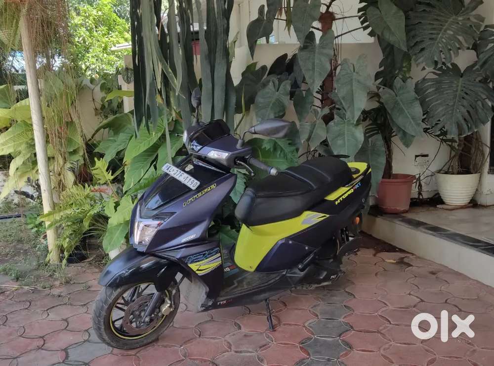 TVS Ntorq 125 XT top variant