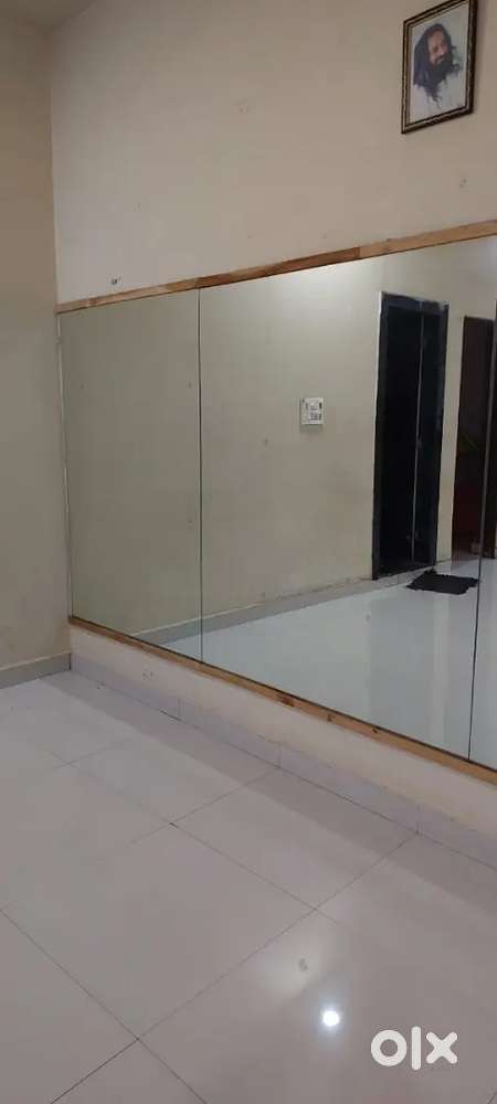 Mirror 5π×5π for zumba class, parlour etc 5π×5 ke 4 mirror