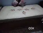 Wooden single dewan