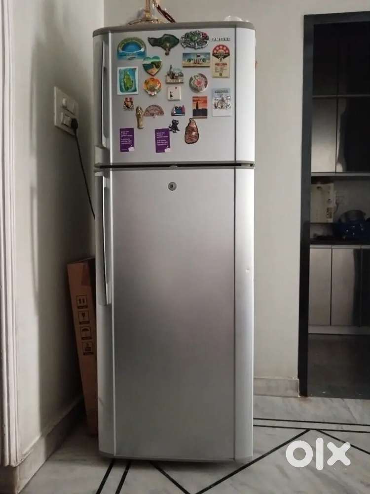 Samsung 315 Ltr. F.F. 5 working15 yr old Rs.10,000/  immediate.