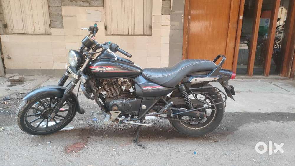 bajaj avenger 220