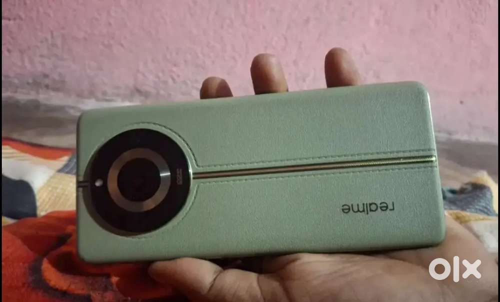 Realme new condition 1 year old all accessories 8/128
