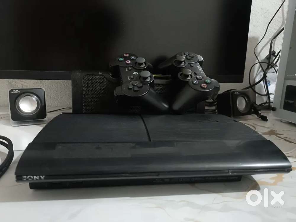 Sony PS3 Super Slim 500GB + 2 Wireless Controllers + 11 Games!
