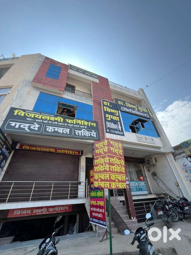 Big size showroom available for office,coaching etc