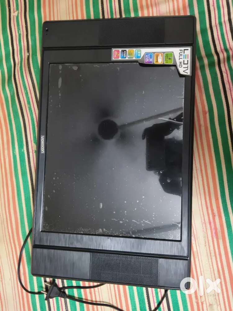 Smart Bluetooth connecting TV