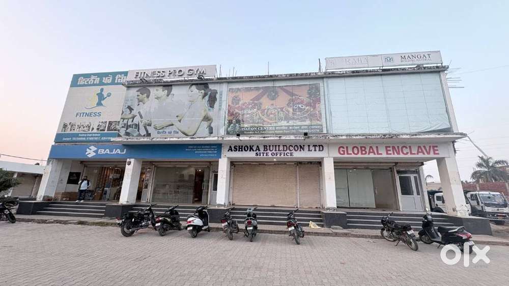 20 x 80 Commercial Showroom For Rent.