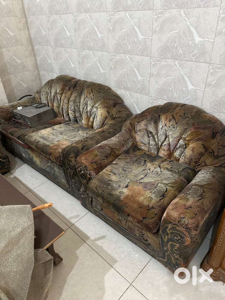 Good contion solid structure sofa