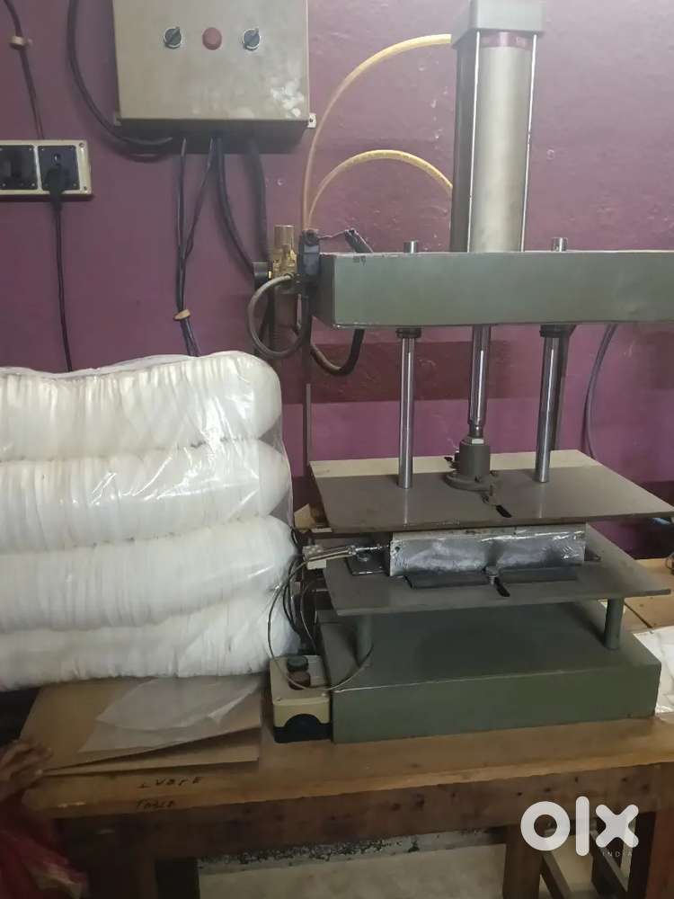Bra cap pressing machine
