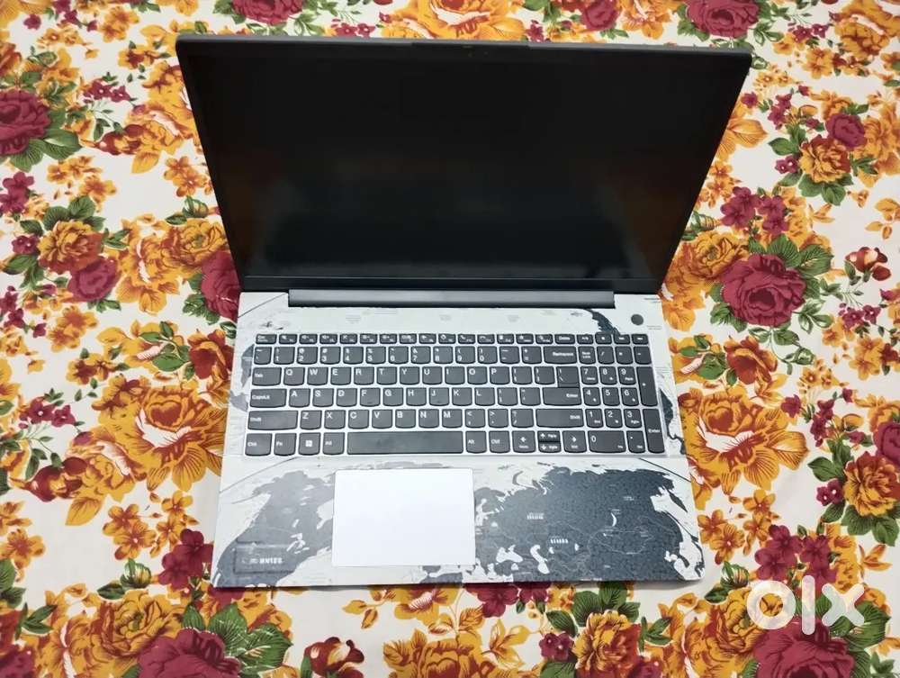 Lenovolaptop urgentsale 1.5 year old no scratchs,with box and adapater