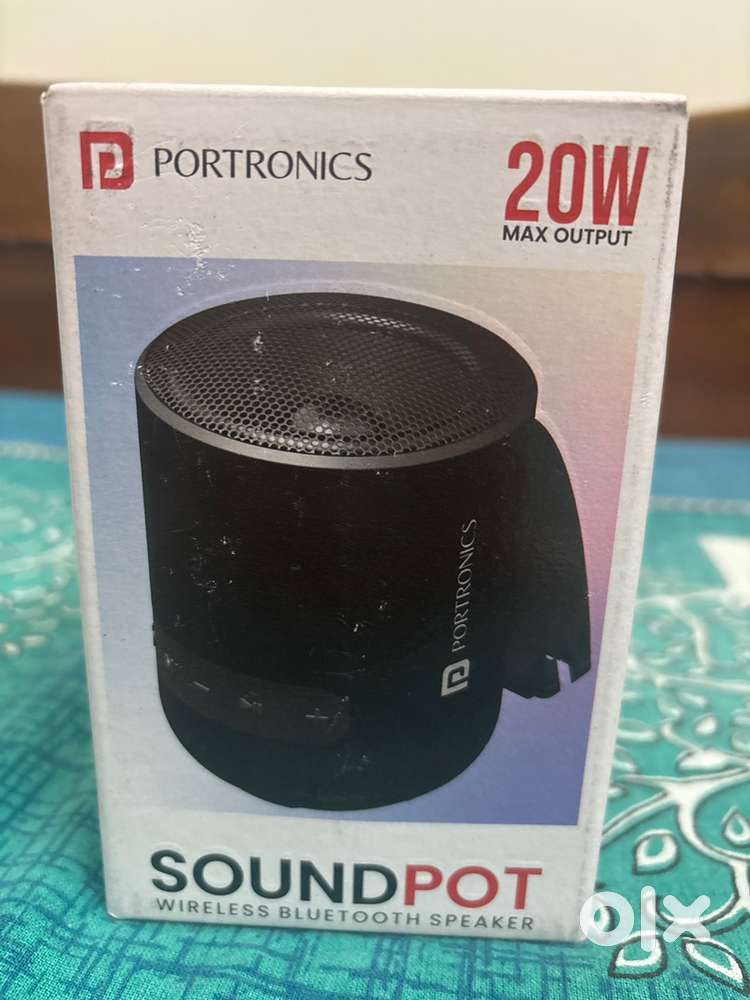 Wireless bluetooth speakers