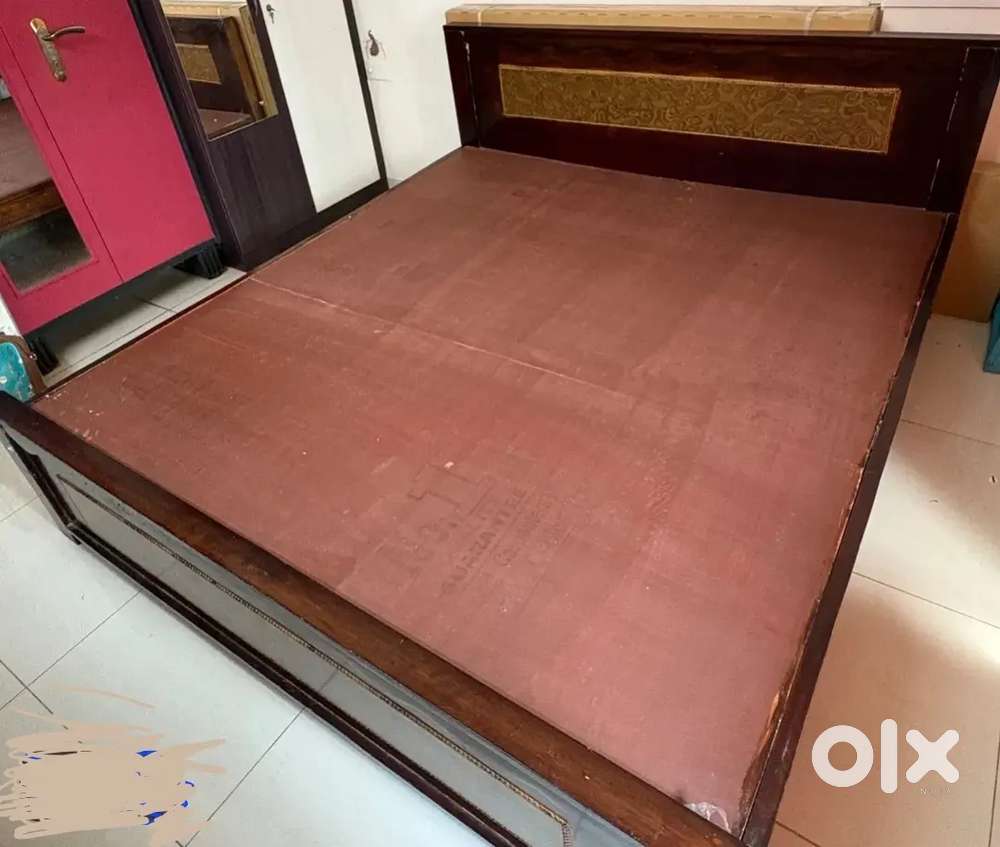 Premium Solid Wood King Size Cot with Headboard – Excellent Condition