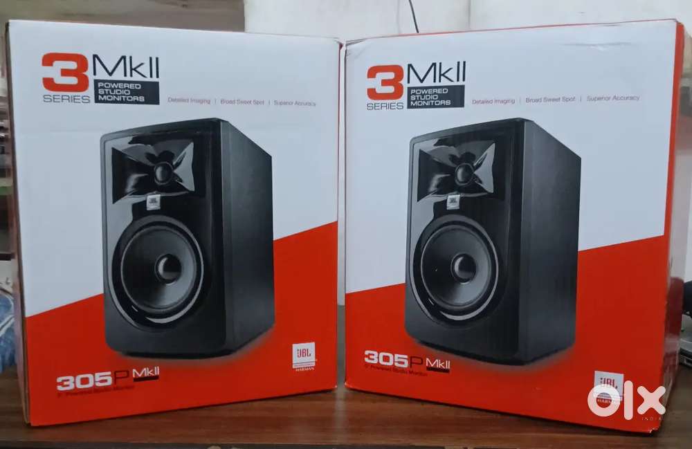 Jbl Studio monitors, audio arey interface,pop fiter, isolation sheald.