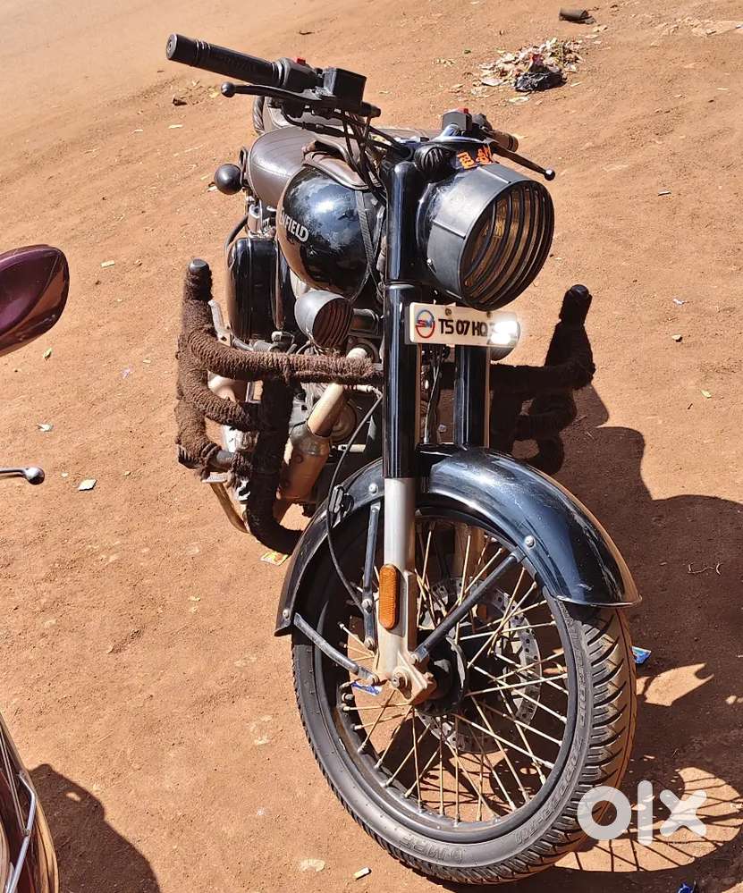 ROYAL ENFIELD CLASSIC 350CC PURE BLACK FOR SALE 23000. KM DRIVEN.