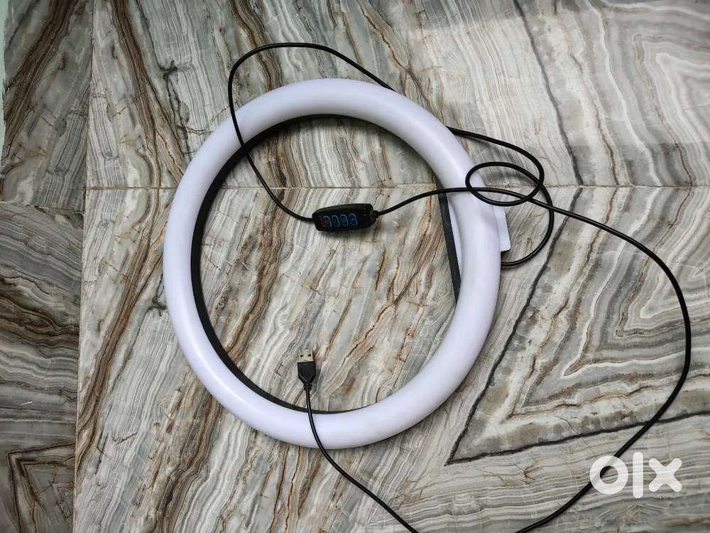 Ring light and tripod stand