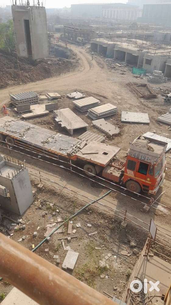 Female pahije office