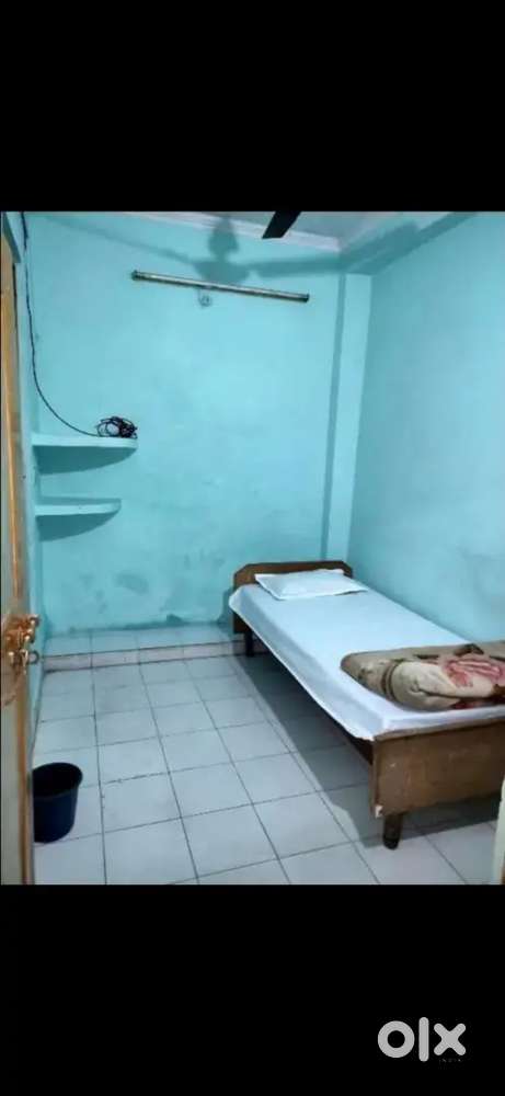Only for boys :Rooms r available fr rent with toilet & bathroom attach