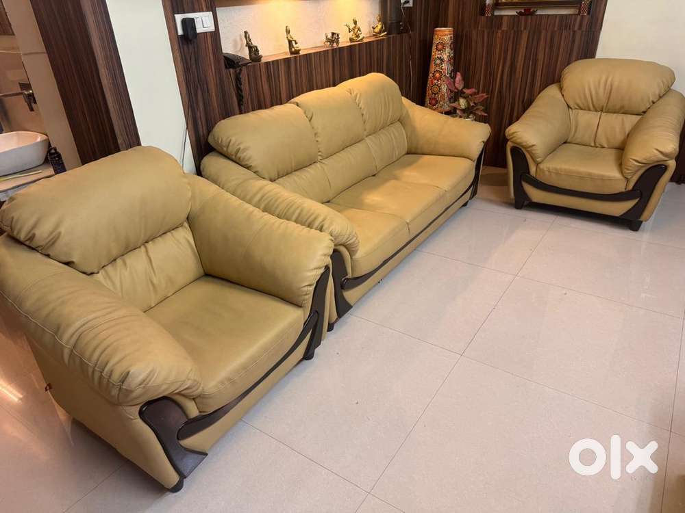 Durian Lake Wood 3+2 Leather Sofa in excellent condition