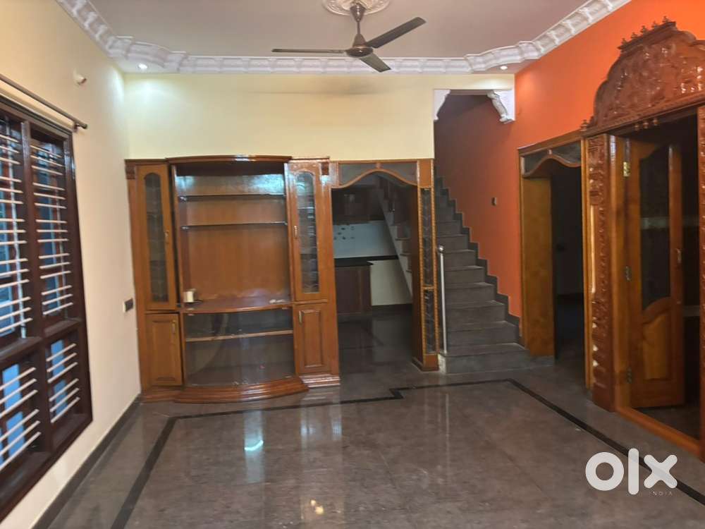 For lease 3bhk duplex house  near AGS layout bus stop bsk 3rd