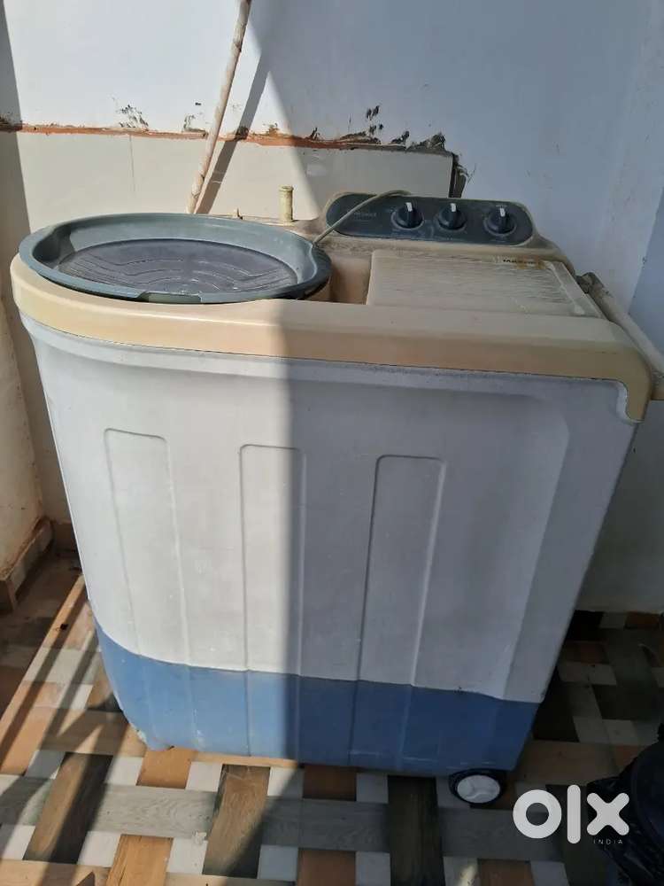 4 years old washing machine of Whirlpool