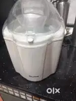 Ice cream maker