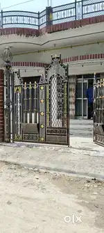 चितईपुर में दो बिस्वा में बना हुआ मकान बिकाऊ हैं.