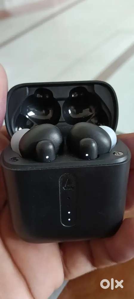 Boat airpods bilkul new hai 4 din chalaya gaya hai