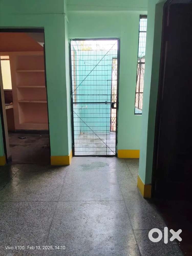 2 bhk Room for rent at prime location.
