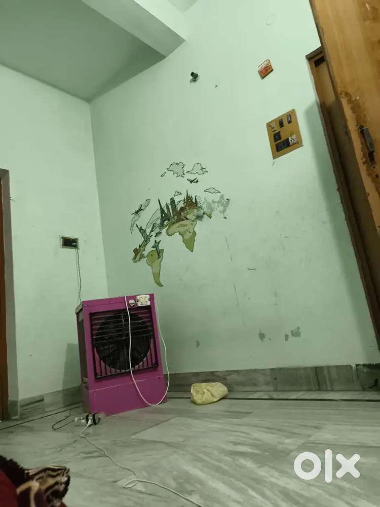 Roommate chahiye 1,2 fully independent hai koi restriction nahi hai