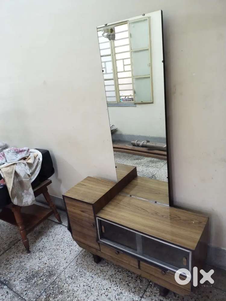 Dressing table