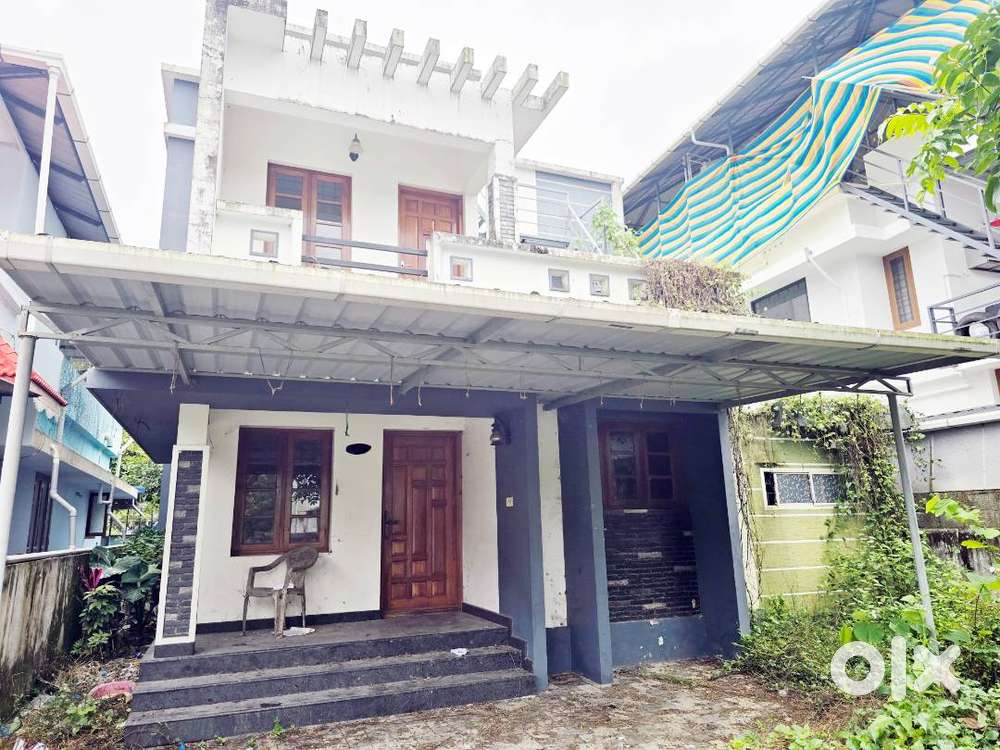 3BHK 4Cent Old House For Sale Near Kongorpilly Junction Varapuzha