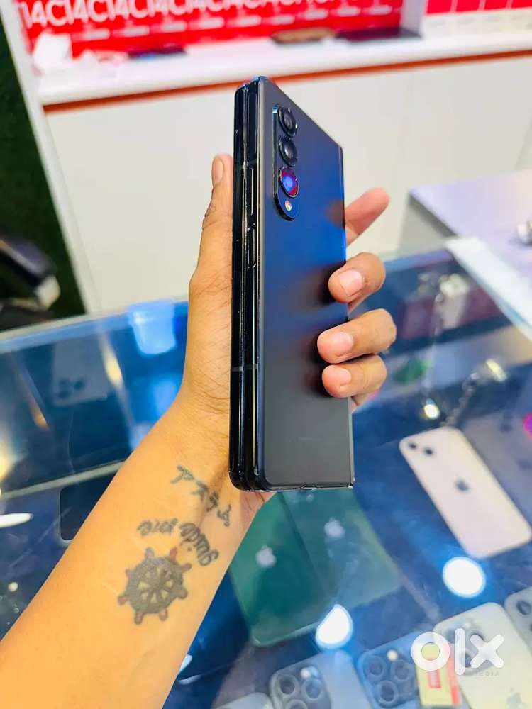 Samsung fold 3 only few month's used model