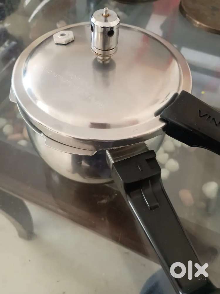 1) 1.5litrs handi steel cooker 2)5 litre steel cooker 3) idli stand