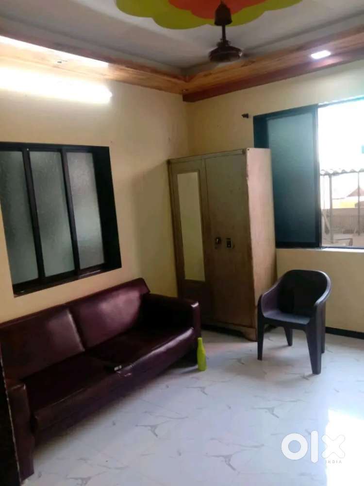 Titel: PG for Working Male in Versova Village 

O