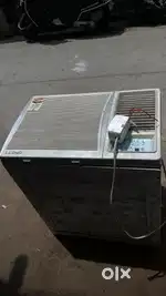 Lloyd window AC
